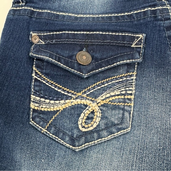 Wallflower Fade Wash Stitched Mid Rise Denim Shorts Size 5 - Picture 9 of 15